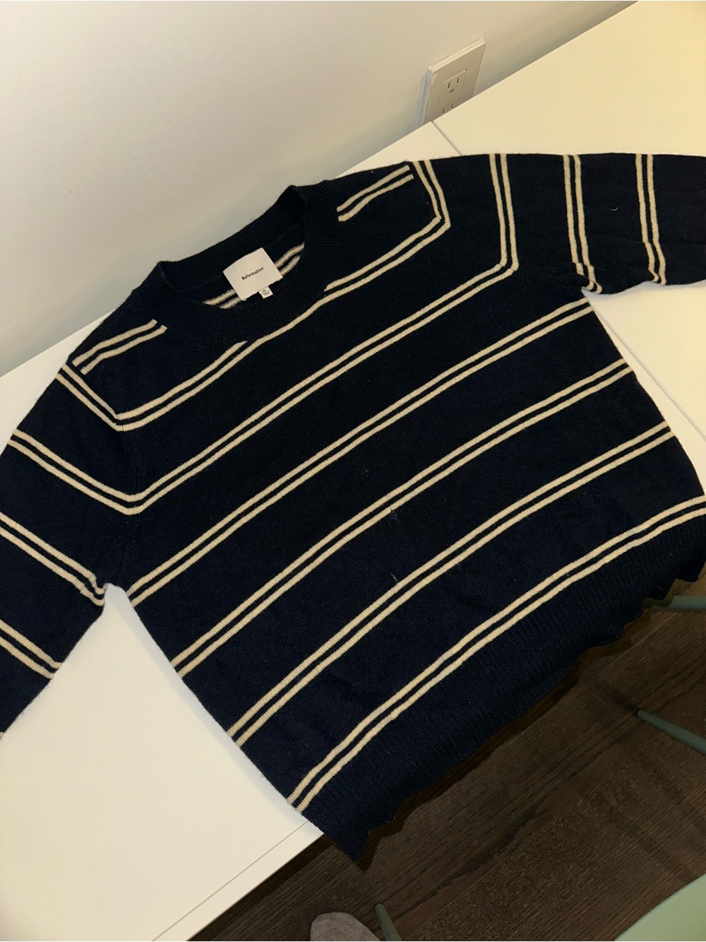 Reformation Dana Cashmere Crew Sweater - Picture 2 of 4